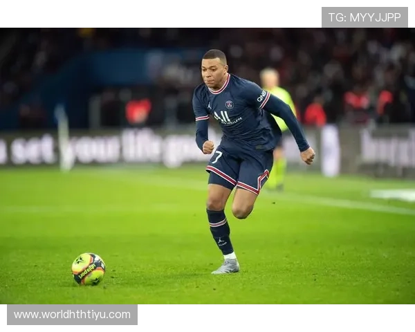 华体网足球平台介绍足球比赛中的明星球员与精彩表现